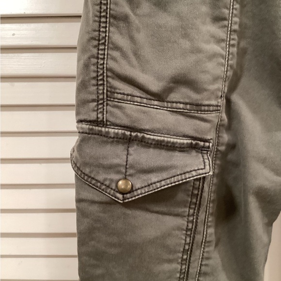 Skinny Cargos  in Olive 28 - Picture 10 of 12